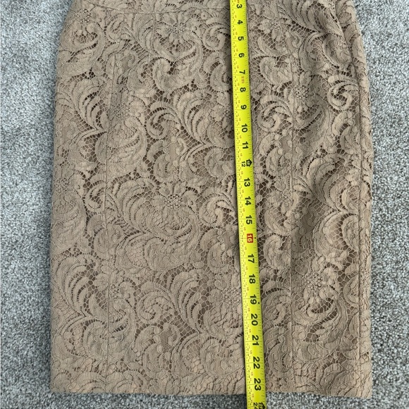 Burberry lace skirt - Picture 6 of 6